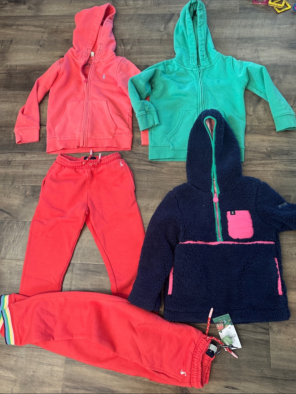Joules Bundle size 5/6 2 Zip Sweatshirts, 1 pullover fleece, 2 Joggers.